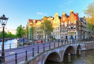 Canal no bairro Jordaan em Amsterdã