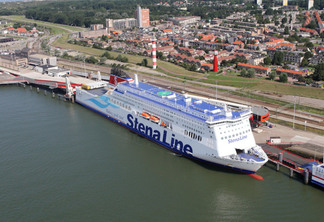 Porto de ferry boat em Roterdã na Holanda
