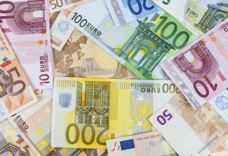 Notas de euros em Roterdã