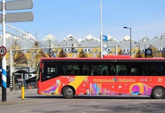 Ônibus turístico em Roterdã