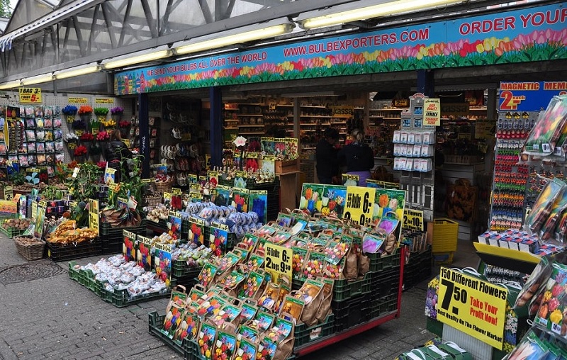 Produtos no Mercado de flores flutuante em Amsterdã