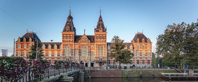 Rijksmuseum na praça dos Museus em Amsterdã
