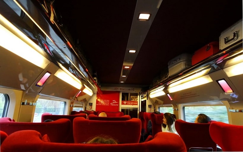 Interior do trem na Europa