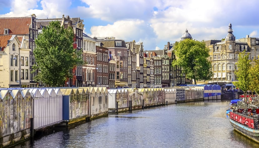 Canal Singel e o Mercado de flores flutuante em Amsterdã
