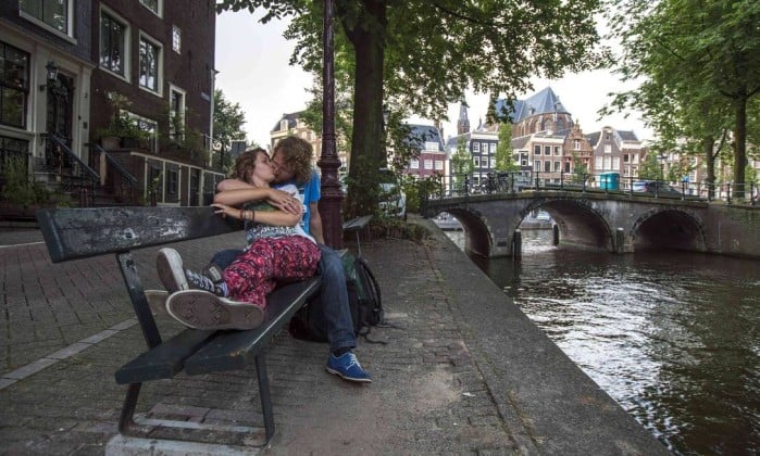 Fotos no banco do "A culpa é das estrelas" em Amsterdã