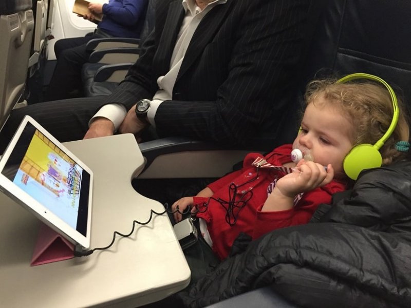 Crianças no avião para Holanda