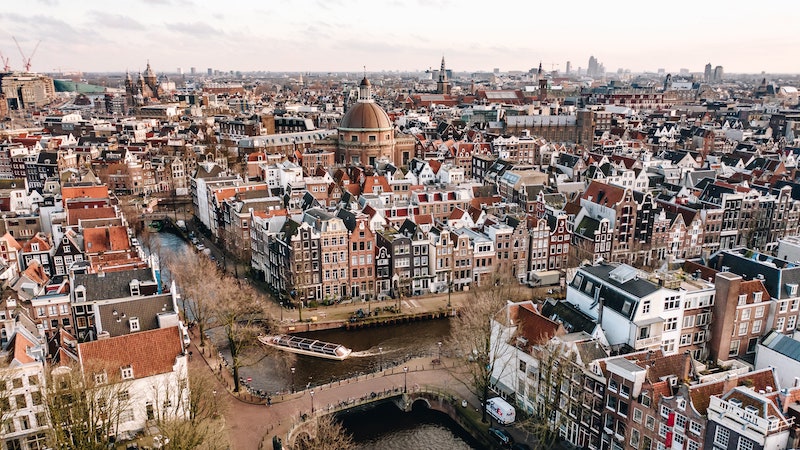 Vista da cidade de Amsterdã no inverno