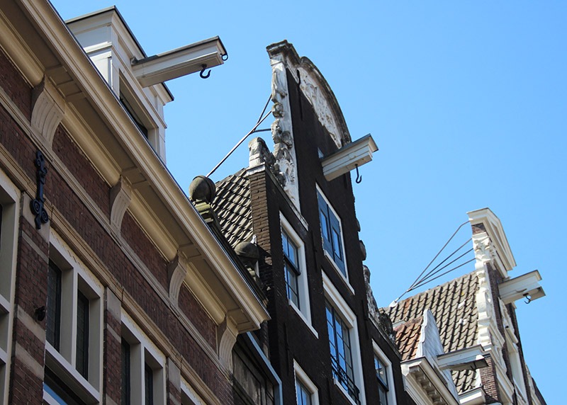 Casas com ganchos em Amsterdã
