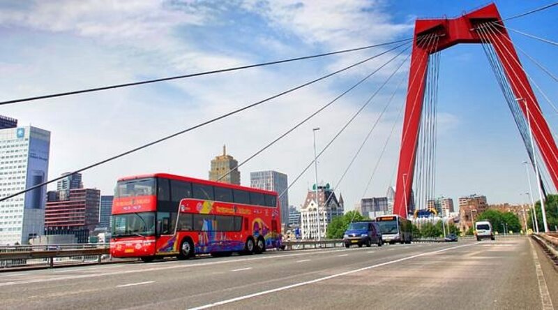 Ônibus turístico em Roterdã