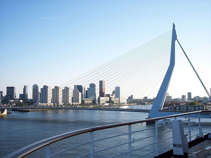 Vista da Erasmusbrug em Roterdã